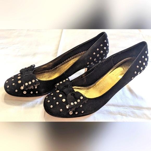 Ros Hommerson Red Collection Black Suede Pumps Heels w/ Studs Bow Size 10 1/2 M - Picture 1 of 9